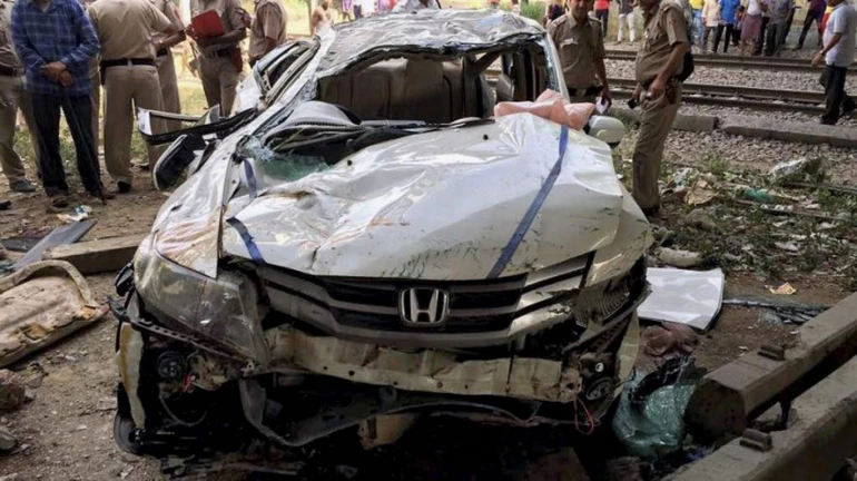 मुंबई-पुणे हाइवे पर भीषण सड़क दुर्घटना 7 की मौत, 2 घायल