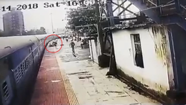 आरपीएफच्या जवानाने वाचवले तरुणाचे प्राण