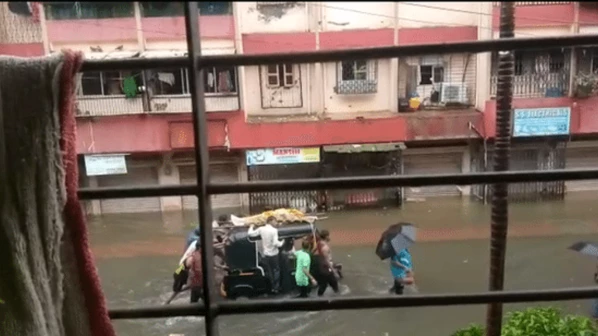 रिक्शा पर निकली अंतिम यात्रा!