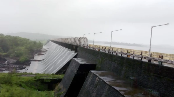 तानसा तलाब भी भरा ,मुंबई को पानी पहुंचानेवाले चार तलाब भरे।