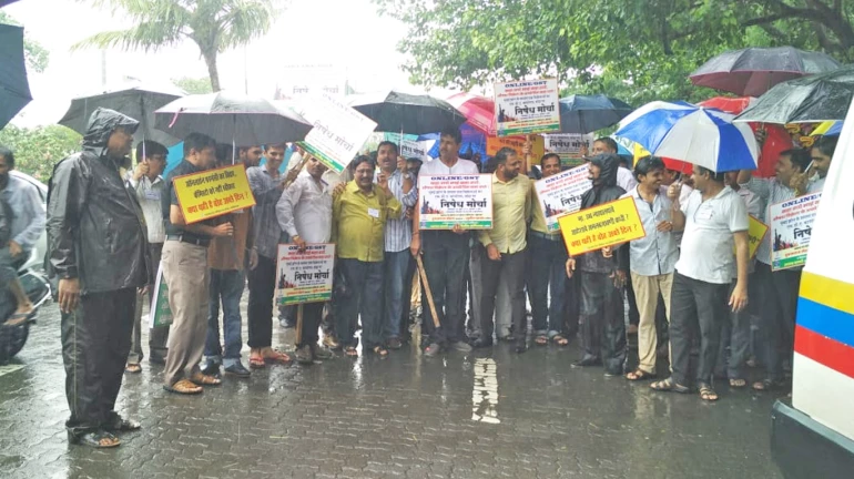 MSCDA carries out a protest against illegal pharmacies despite heavy rains