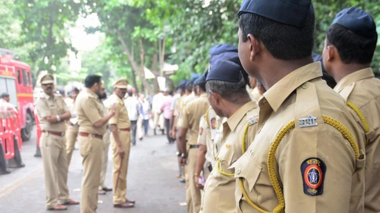 मुंबई: दूध वितरित करने वाली गाड़ियों को मुंबई पुलिस दे रही सुरक्षा