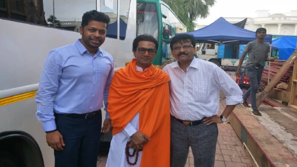 पहले लुक के साथ ‘ठाकरे’ की रिलीज डेट आई सामने