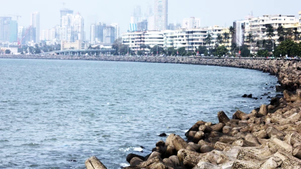 मरीन ड्राइव्हवर आढळला महिलेचा मृतदेह