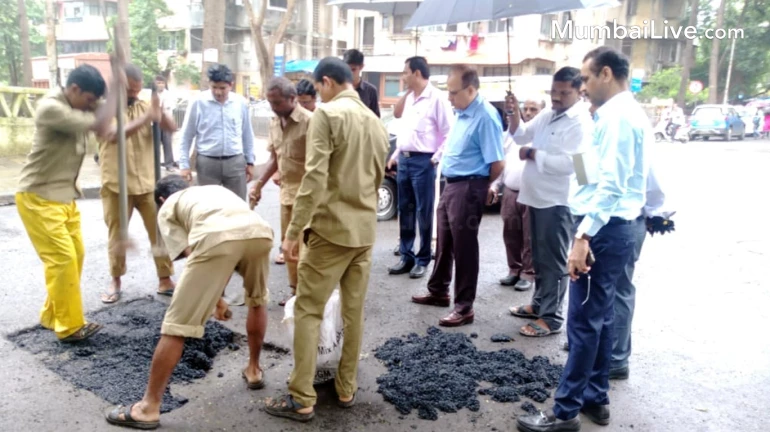 Mumbai Potholes: BMC Commissioner gets on the streets to ensure potholes are filled