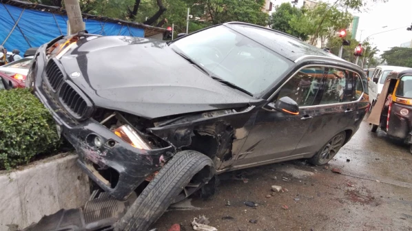 अभिनेता सिद्धार्थ शुक्लाच्या गाडीला अपघात