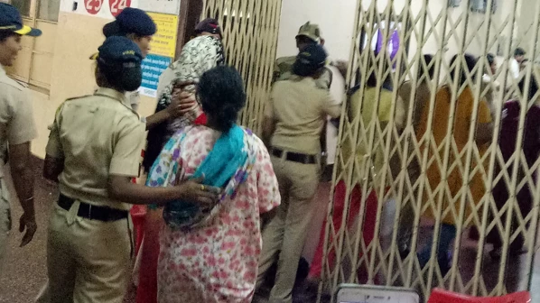 आणखी आठ कैदी जे. जे. रुग्णालयात दाखल