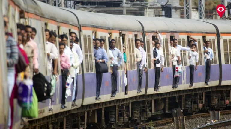 आधे घंटे तक बंद रही मध्य रेलवे लोकल रेल सेवा, फिलहाल शुरु!