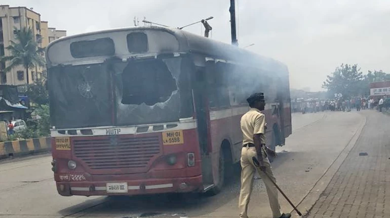 मराठा अारक्षण अांदोलनाला हिंसक वळण; मानखुर्द, कळंबोलीत वाहने पेटवली