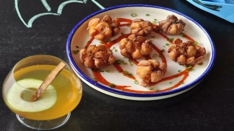 Craving pakoras? Head to this place in Lower Parel for a special monsoon menu