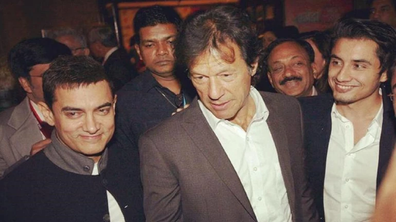 इमरान खान की जीत का जश्न मनाने पाकिस्तान जाएंगे आमिर?, किया था वादा