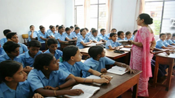 स्वातंत्र्य दिनी शिक्षकांना 'स्वातंत्र्य' नाहीच