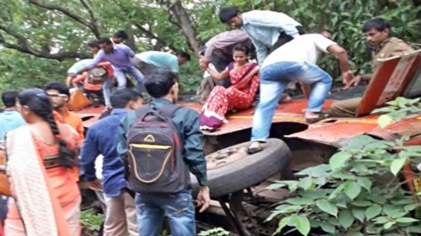 पालघरमध्ये एसटी बसला अपघात, ११ प्रवासी गंभीर जखमी