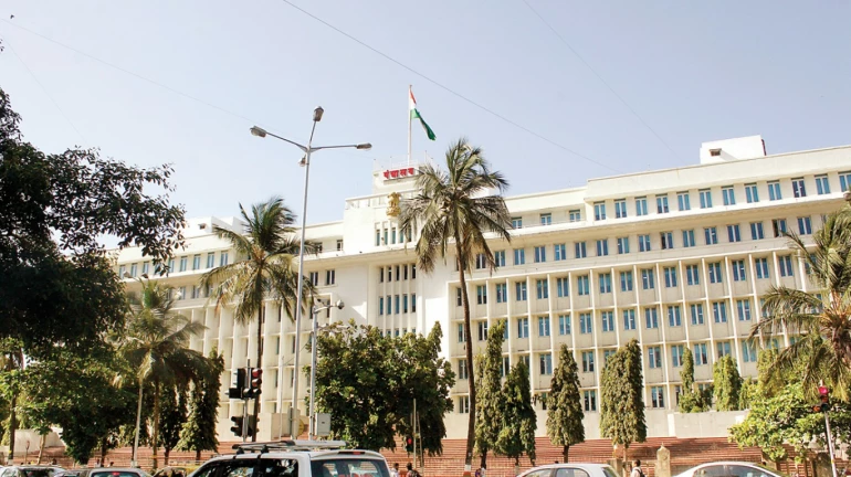 Woman attempts suicide outside Mantralaya