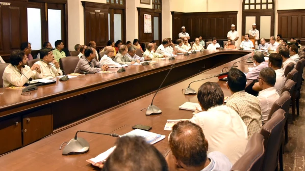 मेट्रोच्या कामांमुळे यंदाही गणरायांचं आगमन खड्ड्यांतून