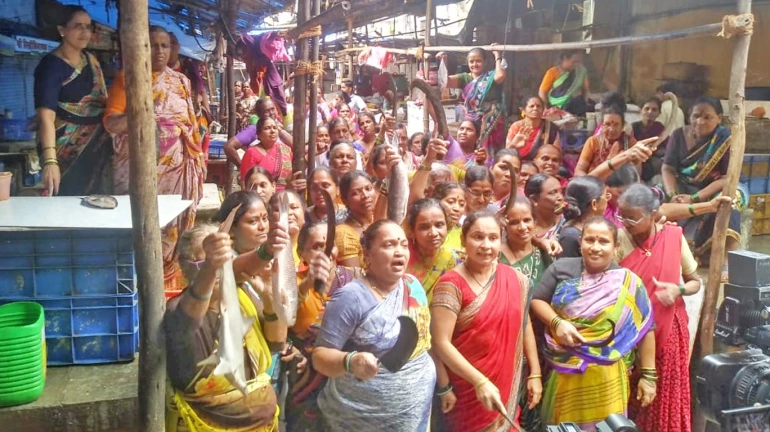 आर्थिक मदत मिळत नसल्यानं मच्छिमार राज्यपालांवर नाराज आर्थिक मदत मिळत नसल्यानं मच्छिमार राज्यपालांवर नाराज