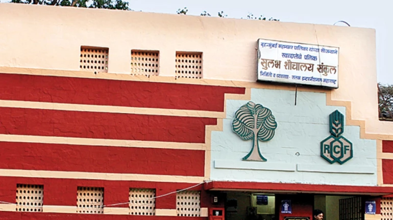 सार्वजनिक शौचालयात सॅनिटरी पॅड व्हेंडिंग मशीन बसवण्याचा निर्णय लांबणीवर सार्वजनिक शौचालयात सॅनिटरी पॅड व्हेंडिंग मशीन बसवण्याचा निर्णय लांबणीवर