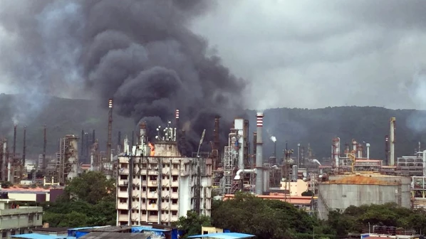 Video: चेंबूरमध्ये भारत पेट्रोलियमच्या प्लांटमध्ये स्फोट, २१ जण जखमी १ गंभीर