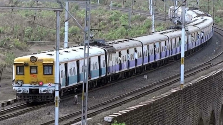 मुंबई -  लोकल ट्रेन हादसे में  2022 में 2,507 मौतें और 2,155 घायल