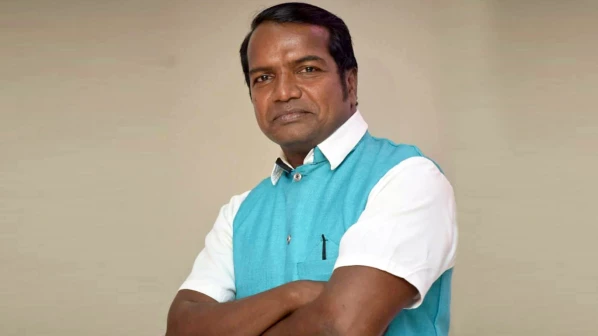 बिल्डिंग से कूद कर शिक्षक ने की आत्महत्या