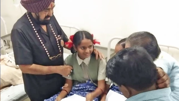 Exclusive- भांडुप विषबाधा प्रकरण: विद्यार्थ्यांसाठी जेवण बनवणारा कंत्राटदार विनापरवाना!