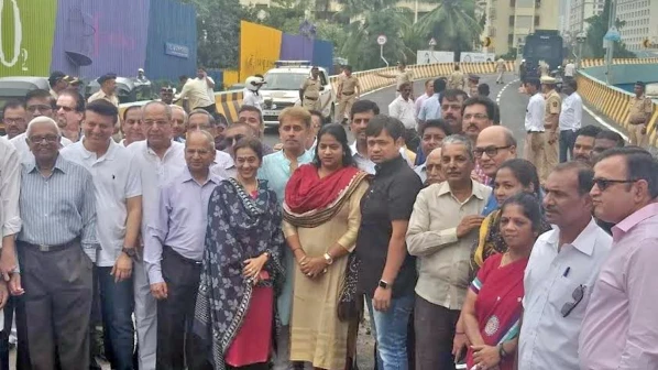 देश शोकसागरात आणि भाजपा नेत्यांचं फोटोसेशन