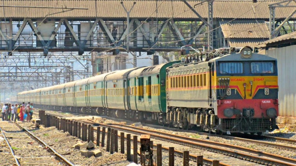 सर्व रेल्वे गाड्यांना दिवा स्थानकात थांबा द्या;  दिवेकरांची मागणी