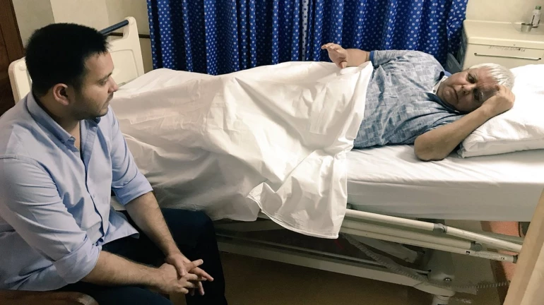 मुंबई के अस्पताल में भर्ती हुए लालू, बेटे तेजस्वी ने शेयर की फोटो!