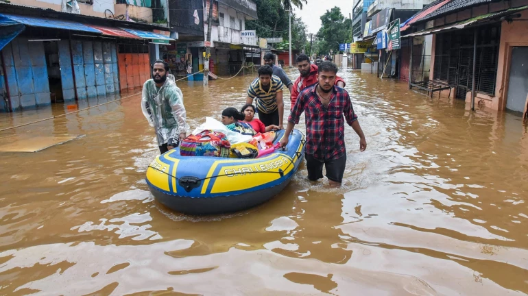 केरल में बाढ़ पीड़ितों की मदद के लिए एसिड अटैक पीड़ितों ने बढ़ाया कदम