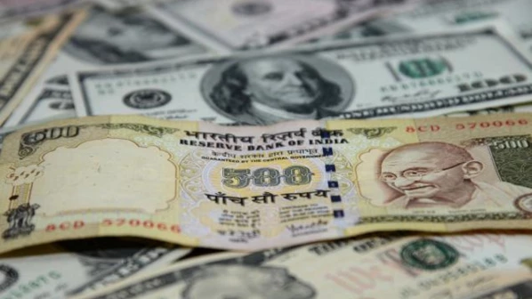 डॉलर के मुकाबले रुपये रिकॉर्ड गिरावट, 70.52 रुपये पहुंची एक डॉलर की किमत!