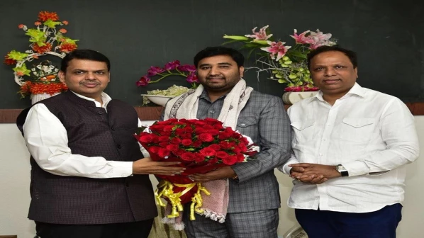 शिवसेनेच्या हाजी अराफत शेख यांचा भाजपमध्ये प्रवेश