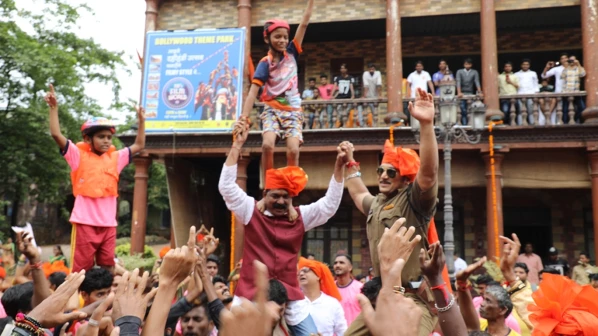 बघा, एन. डी. स्टुडिओतील दहीहंडीत ‘सलमान’ 'असा' झाला सामील