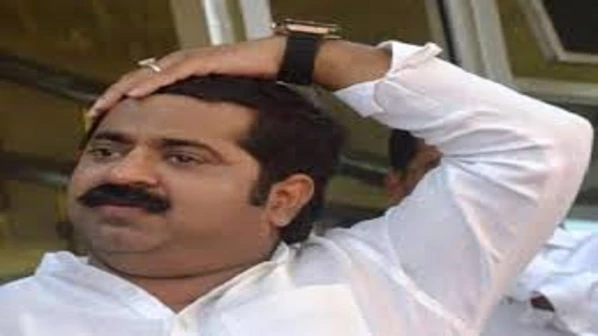 आठ दिवसांत स्पष्ट कारण द्या, महिला आयोग