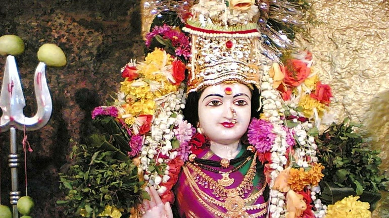 नवरात्रि पर्व पर इन 9 देवियों के मंदिर जरूर जाएं!