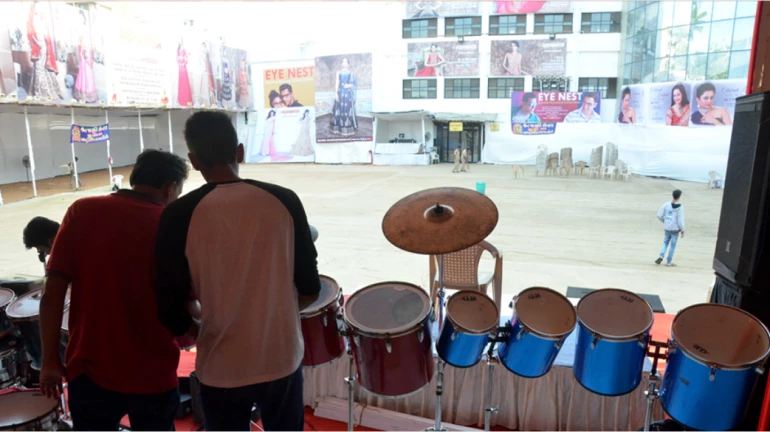 नवरात्रीचे तीन दिवस रात्री 12 पर्यंत गरबा खेळण्यास परवानगी नवरात्रीचे तीन दिवस रात्री 12 पर्यंत गरबा खेळण्यास परवानगी