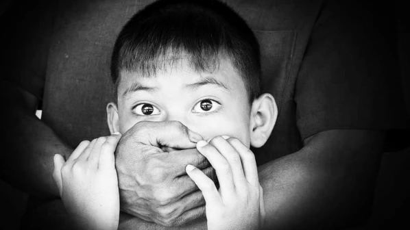 एकतर्फी प्रेमातून चिमुरड्यांचं अपहरण, पोलिसांनी केली सुखरूप सुटका