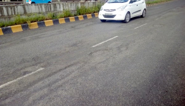 चेंबूर-सांताक्रूज रोड पर गड्ढो से परेशानी I 