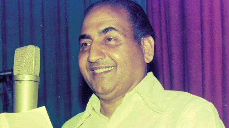 उनकी आवाज अभीभी कानों में गुनगुनाती है...कुछ केहेती है...कुछ सुनाती है!