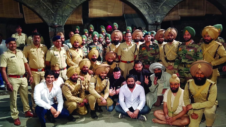 Cast of Discovery Jeet show 21 Sarfarosh celebrates a day with the 7th Battalion of Sikh regiment 
