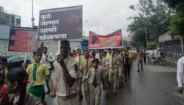 मैदानासाठी विद्यार्थ्यांचा मूक मोर्चा