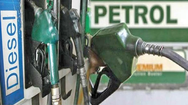 मुंबईत पेट्रोलनं गाठला 'एेंशी'चा अाकडा