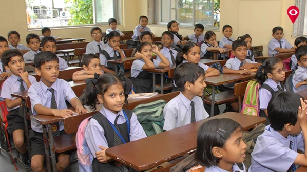 'हक्काचं अनुदान द्या', शिक्षकांनी छेडलंय शिक्षणमंत्र्यांसोबत 'मोबाईल वाॅर'