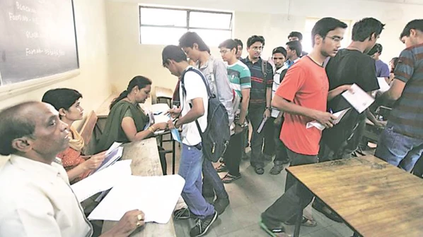 विद्यार्थ्यांनो, प्रमाणपत्रांवर छापून येण्याआधी नावं तपासा..!