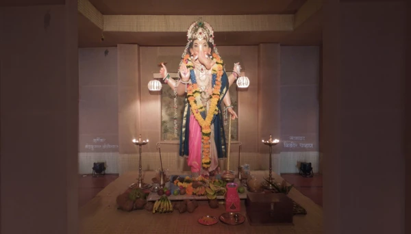 स्वदेशी वस्तूंनी साकारला देखावा