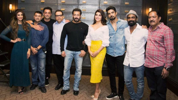 रेस-3 की शूटिंग हुई शुरु, सलमान समेत ये एक्टर रहे मौजूद!