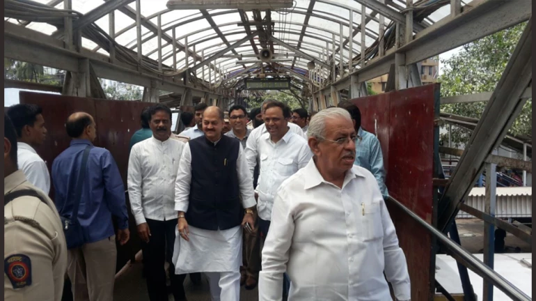 High Court Demands Regular Progress Reports on Bandra Skywalk Reconstruction High Court Demands Regular Progress Reports on Bandra Skywalk Reconstruction