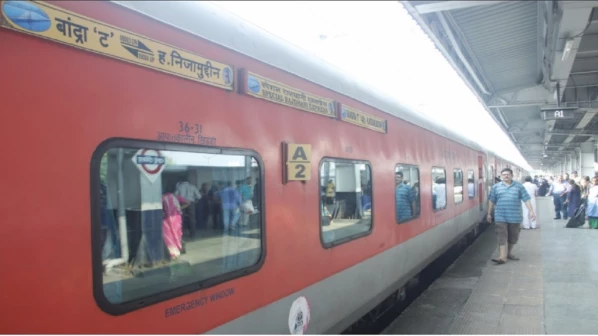 पहले ही दिन लेट पहुंची दिल्ली -मुंबई राजधानी