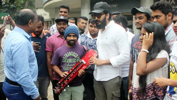 रितेशची 'प्लाझा'वारी