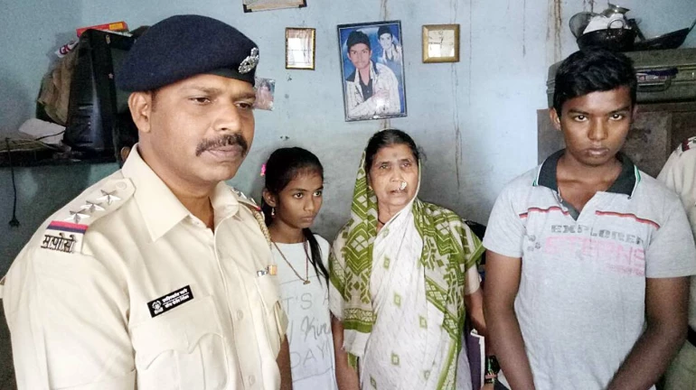 Police donates money to a bereaved family of deceased Sharda Ghodeswar