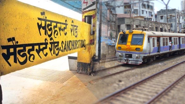 सँडहर्स्ट रोड स्टेशनजवळ धावत्या लोकलमधून फेकल्याने प्रवाशाचा मृत्यू